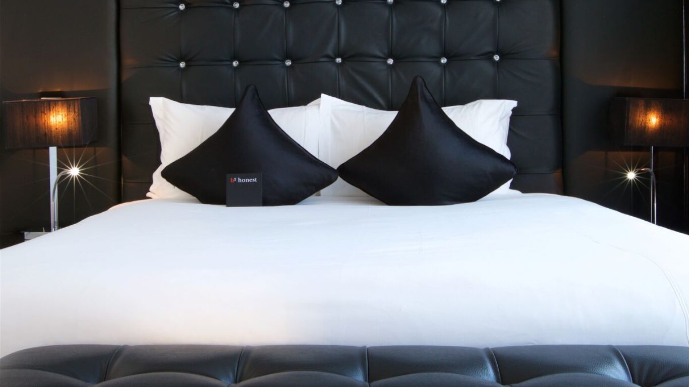 Bermondsey Square Hotel – Lucy 15 Recc Card size